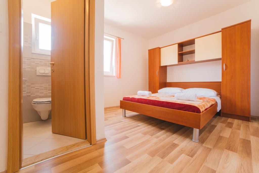 Apartment Chiara Dugi Rat Εξωτερικό φωτογραφία