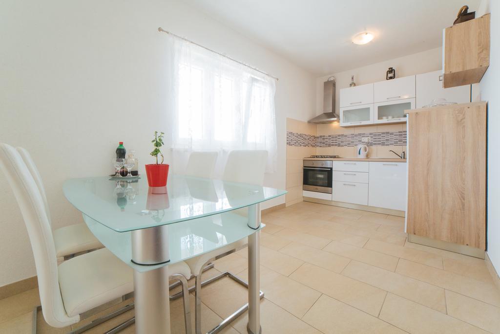 Apartment Chiara Dugi Rat Εξωτερικό φωτογραφία