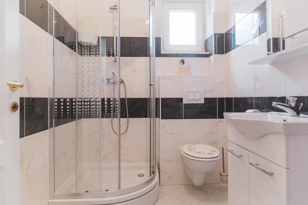 Apartment Chiara Dugi Rat Εξωτερικό φωτογραφία