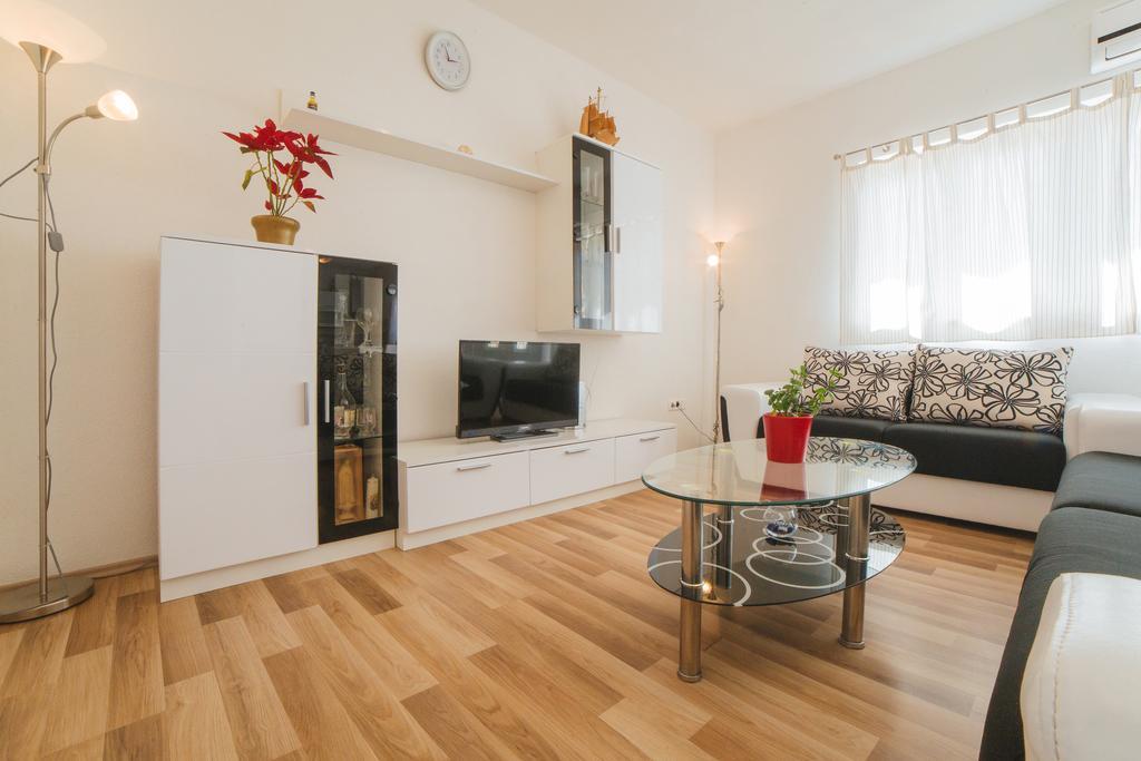 Apartment Chiara Dugi Rat Εξωτερικό φωτογραφία