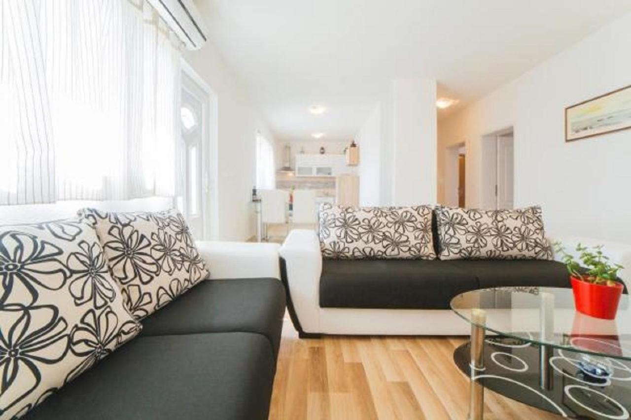 Apartment Chiara Dugi Rat Εξωτερικό φωτογραφία